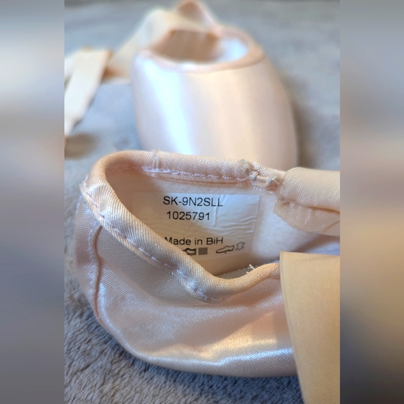 Gaynor Minden pointe shoe classic 9N - Picture 2 of 4